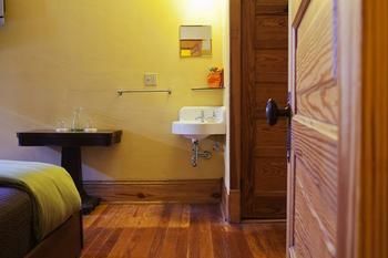 בונוויל Hotel Frederick מראה חיצוני תמונה